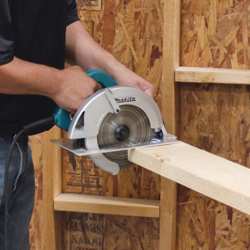 Makita 7-1/4 in. Dia. Circular Saw 15 amps 5,800 rpm