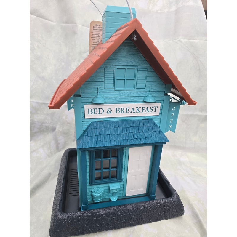 Bed & Breakfast Bird Feeder