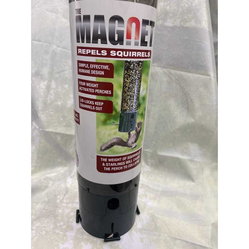 Magnet Squirrel Resistant Bird Feeder
