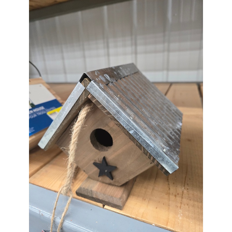 Rustic Farm Wren Birdhouse